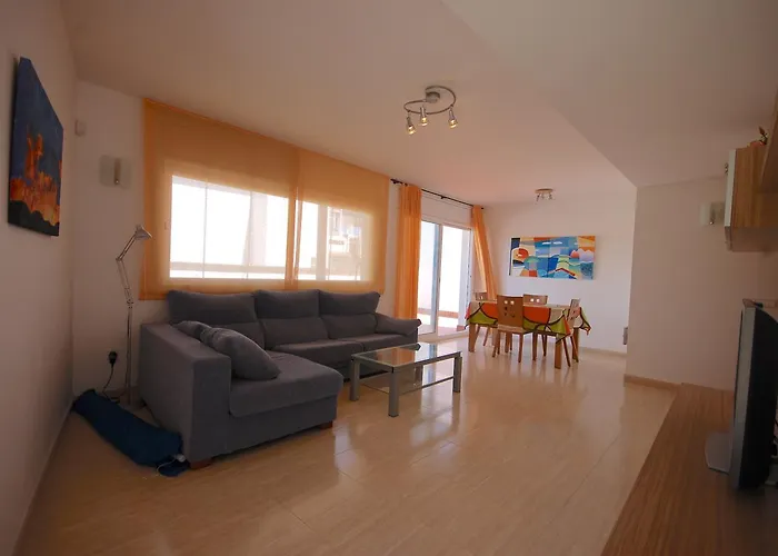 Lets Holidays Big Terrace House And 2 Parking