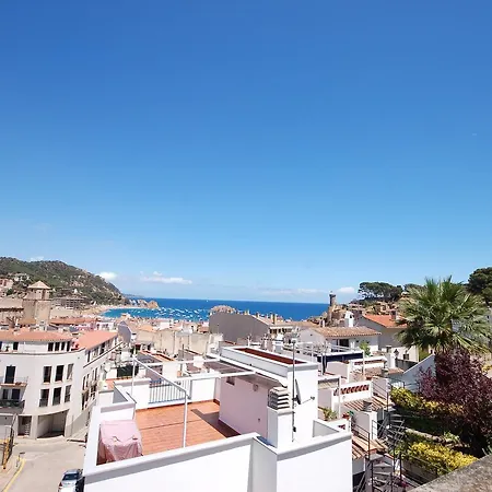 Lets Holidays Big Terrace House And 2 Parking Hébergement de vacances